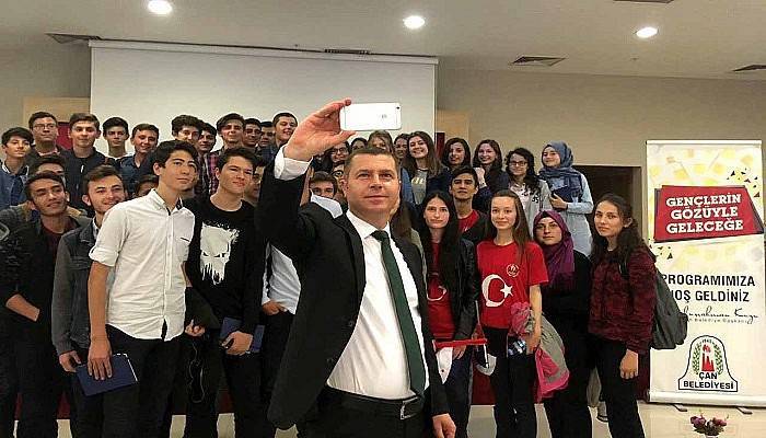 Başkan Kuzu, “Gençlerin Gözüyle Geleceğe” Bakıyor