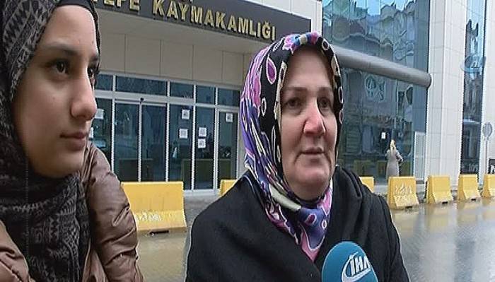 Saldırıya uğrayan başörtülü kızın annesi yaşananlara tepki gösterdi 