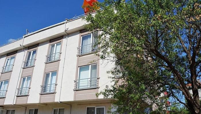 3. kattan düşen çocuk yaralandı