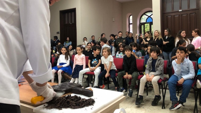 Şef Erhan Babaç Çocuklar İçin Çikolata Yaptı