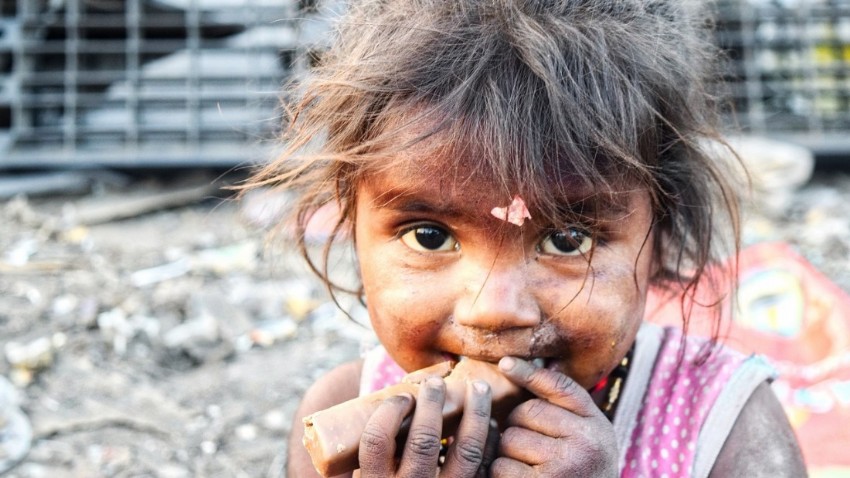 Dünya genelinde 6 çocuktan 1'i yoksullukla boğuşuyor