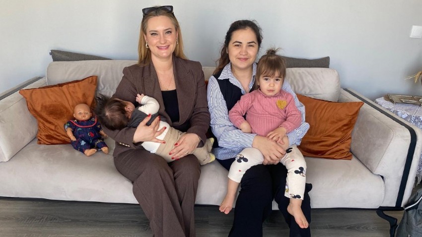Lapseki Belediye Başkanı Atilla Öztürk ve Eşi Neşe Öztürk, Hoş Geldin Bebek Projesi Kapsamında Aileleri Ziyaret Etti