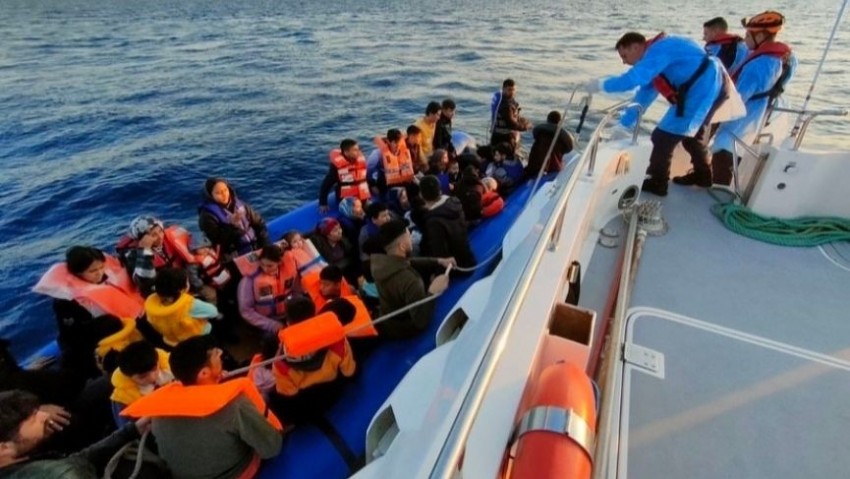 Ayvacık açıklarında 43 kaçak göçmen yakalandı