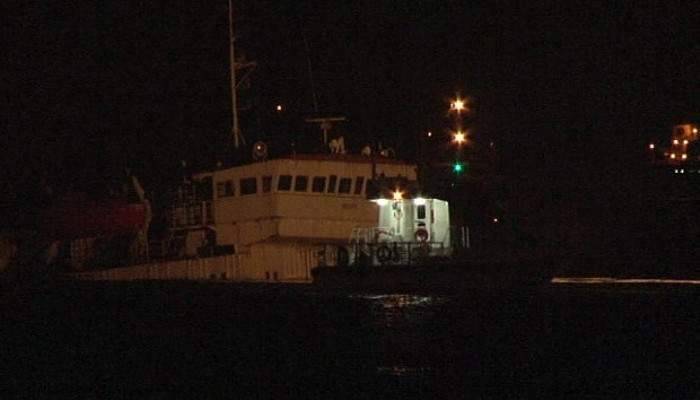 Zeytinburnu açıklarında kuru yük gemisi batmaya başladı