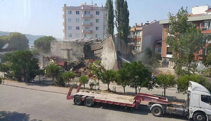  Polis lojmanları işte böyle yıkıldı...Yıkımı izlerken canlarını zor kurtardılar