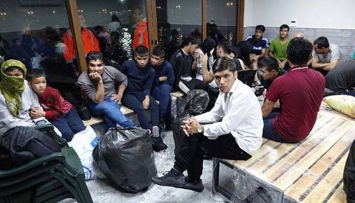 Fırtınaya Yakalanan Kaçak Göçmenleri, Sahil Güvenlik Kurtardı