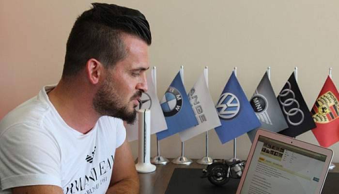 Verdiği ilginç ilanla arabasını 5 bin lira fazla fiyata sattı