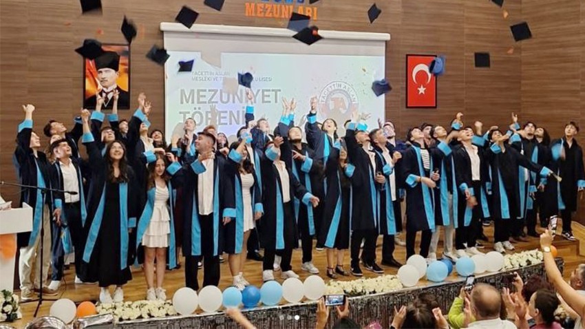 Tacettin Aslan Mesleki ve Teknik Anadolu Lisesi’nde Mezuniyet Coşkusu