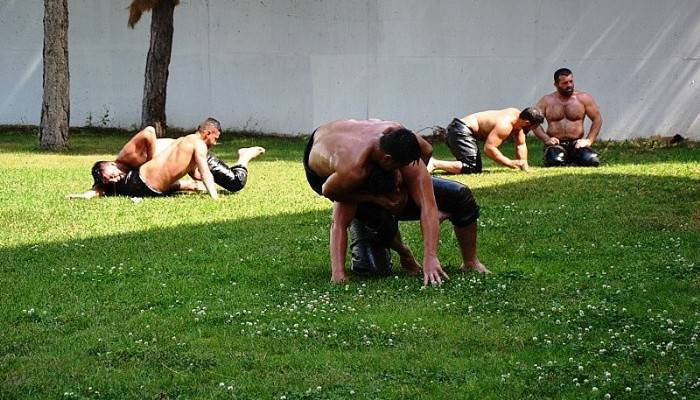 Güreşçiler antrenmanları sıklaştırdı