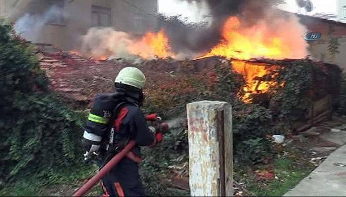 Kartal'da tinerciler gecekonduları ateşe verdi