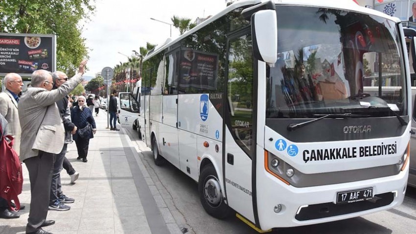 Başkan Gökhan, oy kullanmaya giden depremzedeleri uğurladı