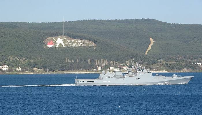 Rus savaş gemileri Çanakkale Boğazı'ndan geçti (VİDEO)