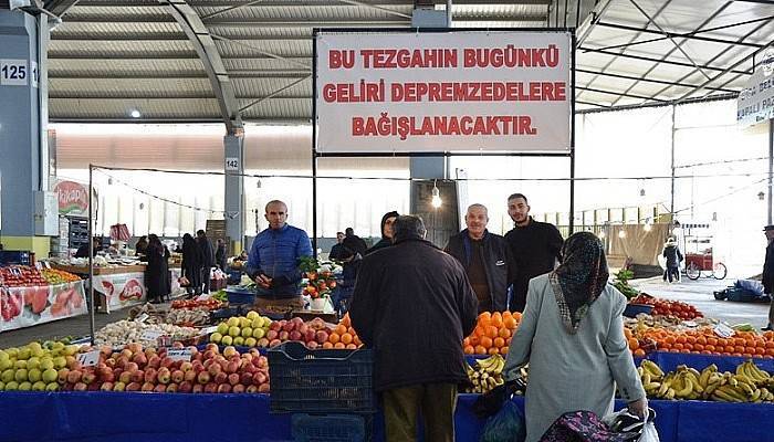 Çanakkaleli pazarcı, geliri depremzedelere bağışladı