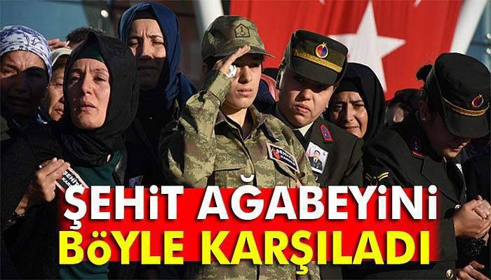 Şehit ağabeyini üniformasıyla, asker selamıyla karşıladı