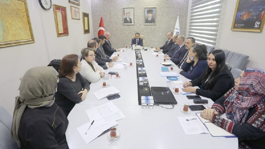 Vali Aktaş; 'Öğrencilerin Barınma, Ulaşım ve Güvenlik Gibi Konularda Herhangi Bir Sorun Yaşamamaları İçin çalışmalı'