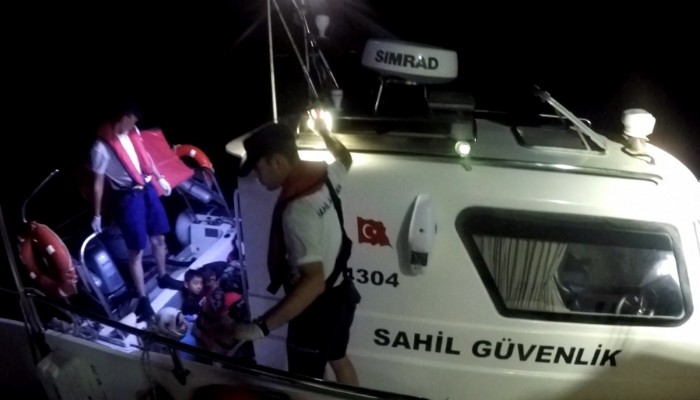 Ayvacık'ta 13 kaçak göçmen kurtarıldı