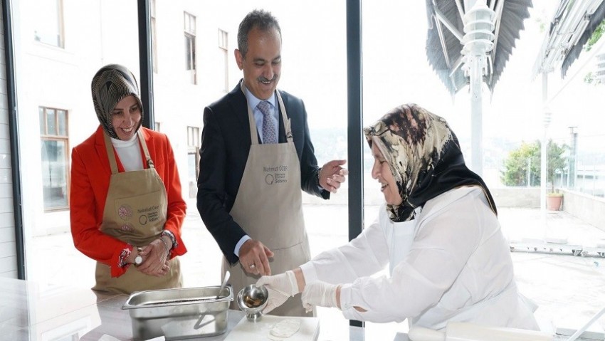 Bakan Özer, Sabancı Olgunlaşma Enstitüsü bünyesinde kurulan İlk Türk Mutfak Sanatları Atölyesini açtı