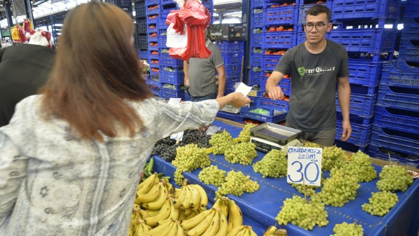 Cuma Pazarı’na yoğun ilgi