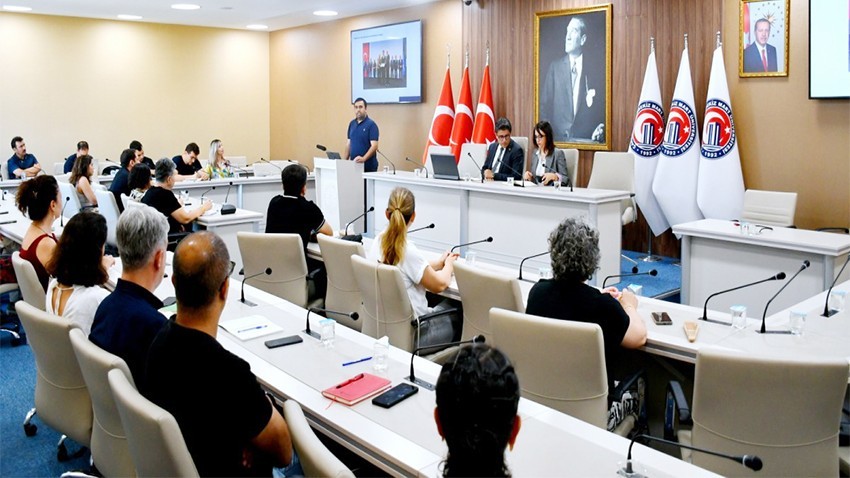 Geçen Yılın Yönetimi Gözden Geçirildi