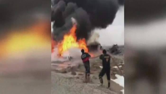 Alev alev yanan kamyonda feci şekilde can verdi!