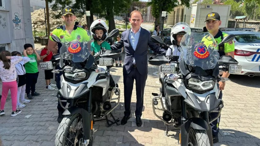 Karayolu Trafik Güvenliği Haftası'nda Gülpınar Köyü ve İlçe Merkezi Canlandı