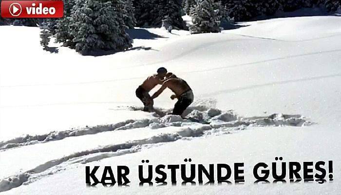 Kar üzerinde güreş tuttular