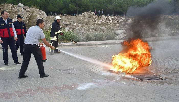 Biga İtfaiyesinden Biga Devlet Hastanesinde yangın tatbikatı