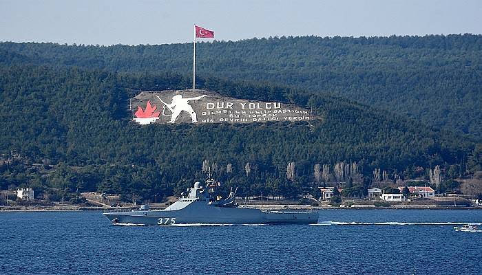 Rus savaş gemisi, Çanakkale Boğazı'ndan geçti