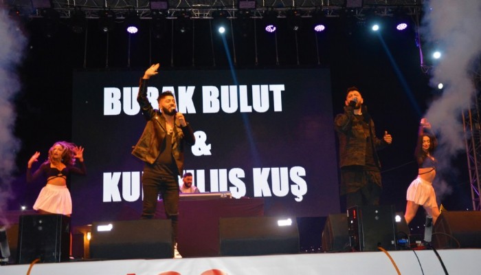 Kurtuluş Kuş ve Burak Bulut'tan muhteşem konser (VİDEO)