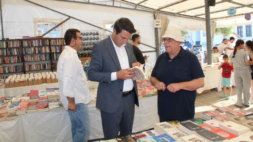 Bozcaada, Kitap Tutkunları İçin De Bir Cazibe Merkezi Haline Geldi