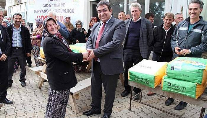 Dumanlı’da süt otu tohumu dağıtımı 