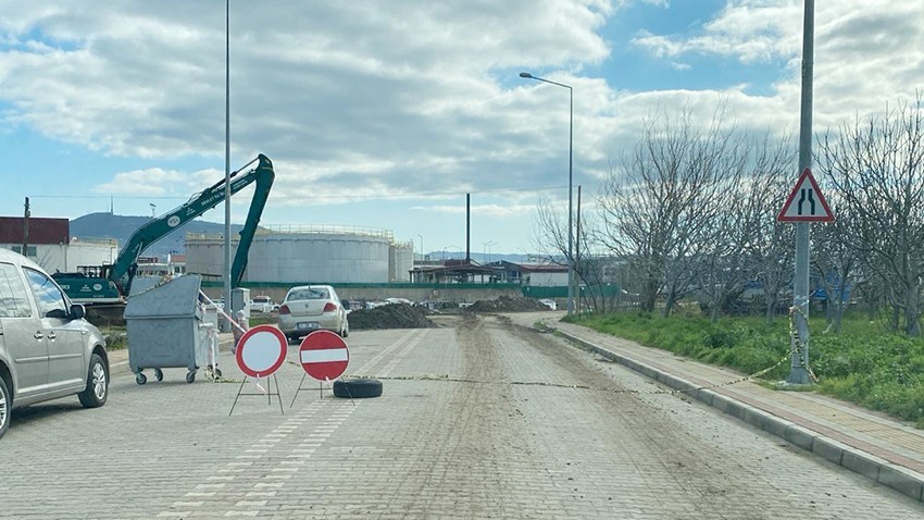 Kepez Çayı’nda Taşkın Sonrası Köprü Kapatıldı, Vatandaş Mağdur