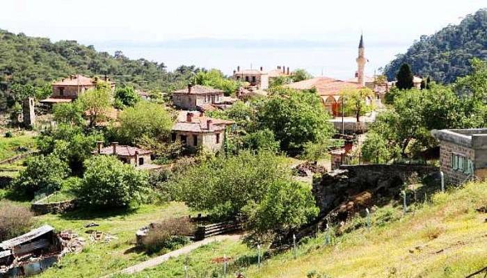 MİMARİSİNİ KORUYAN ADATEPE, VİRÜSTEN DE KORUYOR