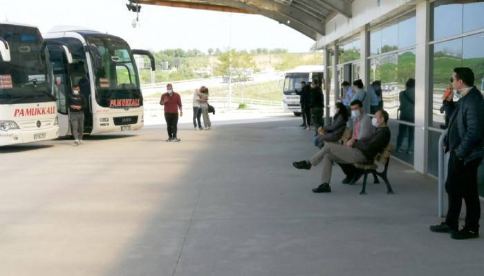 Tam kapanma öncesi otogarda yoğunluk