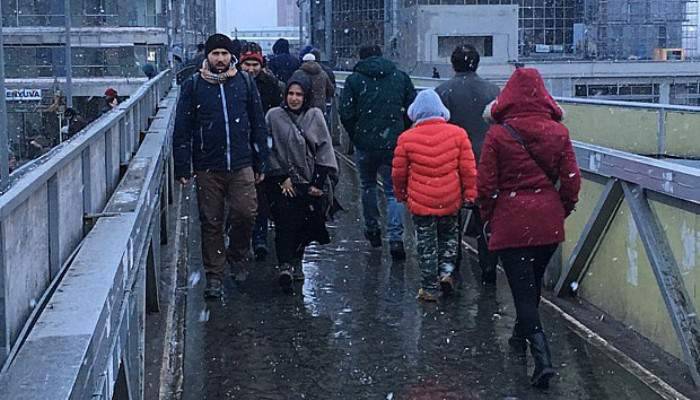 İstanbul’da kar yağışı etkisini arttırdı
