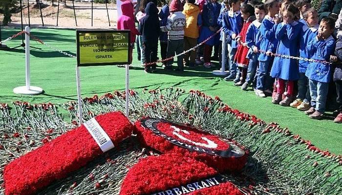 Süleyman Demirel, 92’nci yaş gününde anıldı