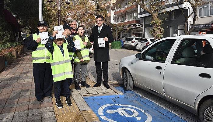 “Araçlarınızı engelli bölümüne park etmeyin”