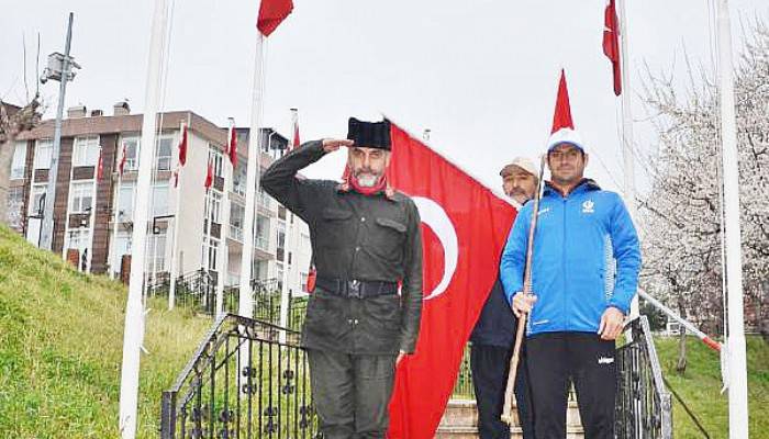 ŞEHİTLER İÇİN ÇANAKKALE'YE YÜRÜYEN GAZİ TORUNU, GELİBOLU'YA ULAŞTI