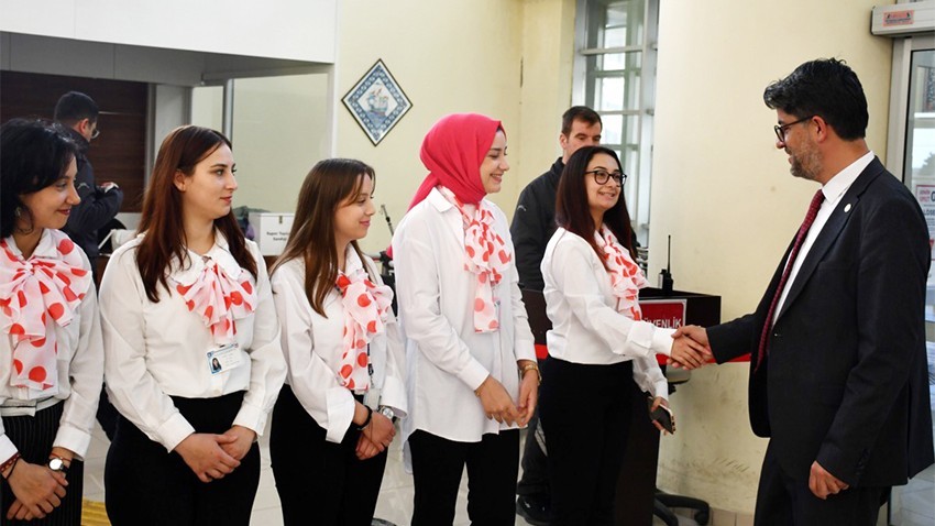 Rektör Prof. Dr. Erenoğlu hastane çalışanlarını ziyaret etti