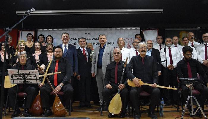 Türk Halk Müziği Korosu İlk Konserini Verdi