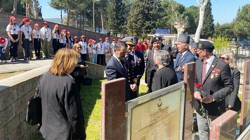 Dumlupınar Denizaltısı şehitleri anıldı