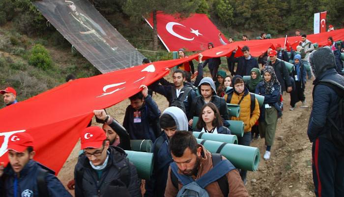 5 bin kişi, 57. alayın izinde, Conkbayır'ına yürüdü