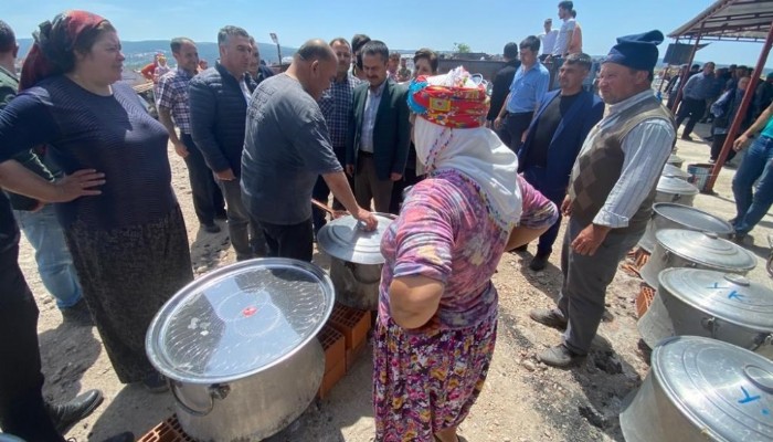 Ayvacık Yukarıköy’de Geleneksel Hayır Yemeği