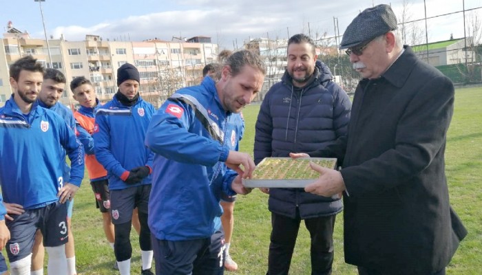 Başkan Gökhan’dan sporculara baklava