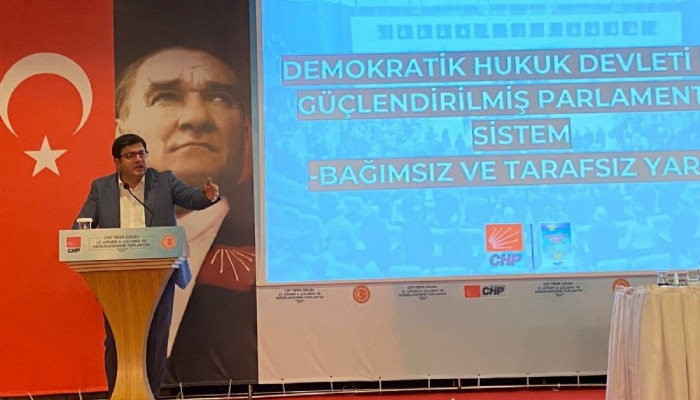 Güçlendirilmiş parlamenter sistem sunumunu Muharrem Erkek yaptı