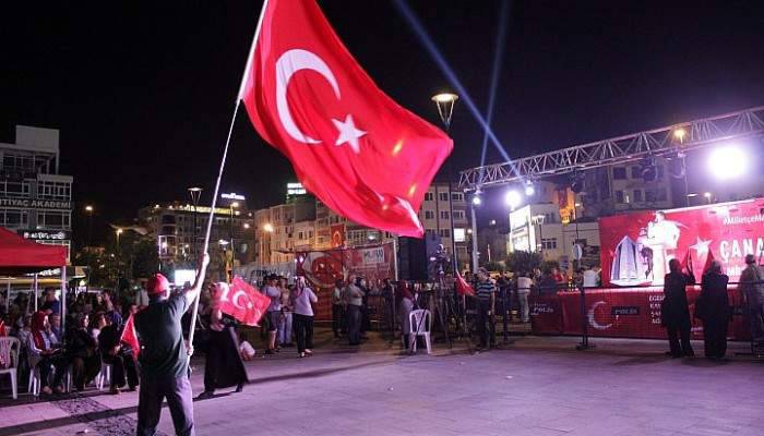  Çanakkale'de demokrasi nöbeti devam ediyor