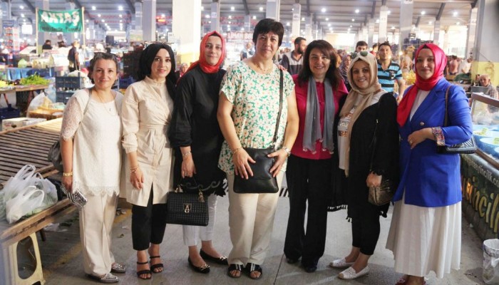 AK PARTİLİ İSKENDEROĞLU VE BERABERİNDEKİLERDEN BİGA ÇIKARTMASI