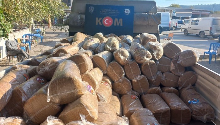 998 kilo kıyılmış tütün yakalandı