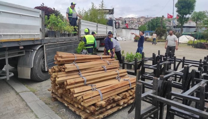 AYVACIK BELEDİYESİ’NE 1 TIR MALZEME DESTEĞİ