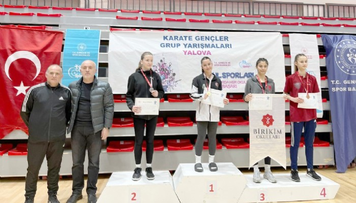 Okullar Arası Karate Gençler A-B Grup Müsabakalarında Altın Madalya